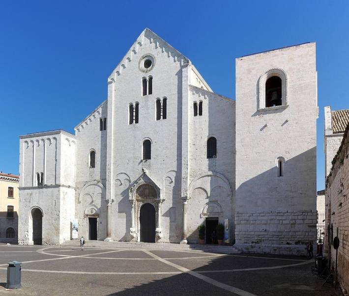 Stella D'Oriente Apartment in Central Bari with Balcony, Wi-Fi, and Air Conditioning