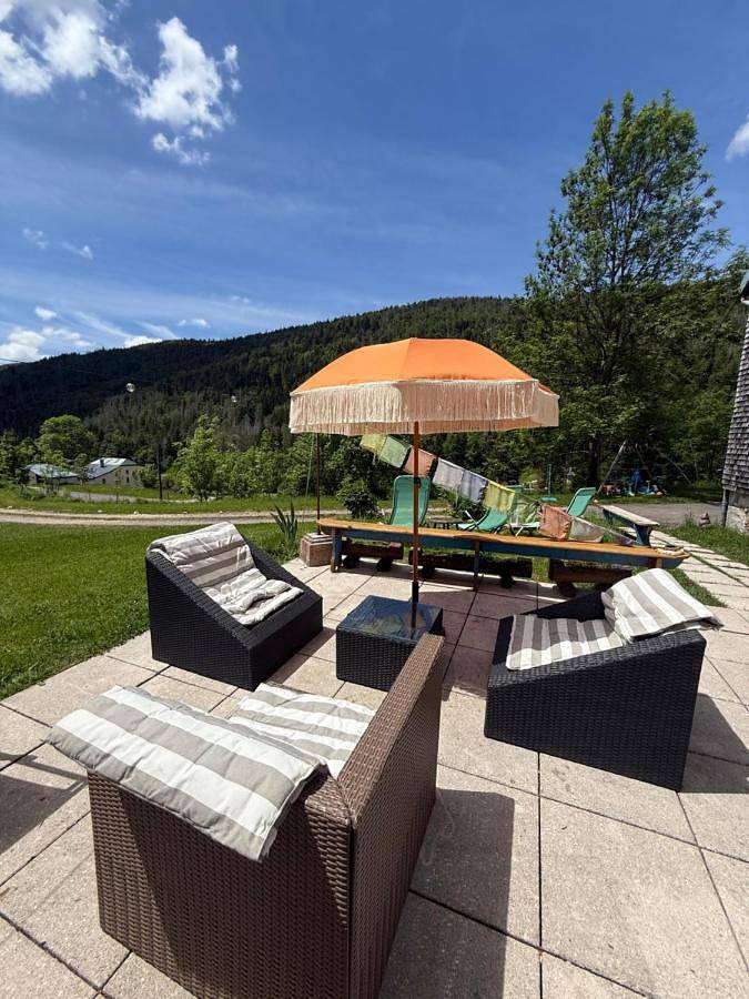 Location de vacances pour 14 personnes, avec jardin et vue, adapté aux familles à Mijoux - 2
