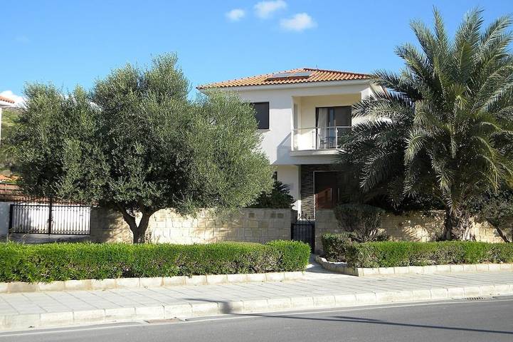 Location de vacances pour 8 personnes, avec jardin dans Πισσούρι