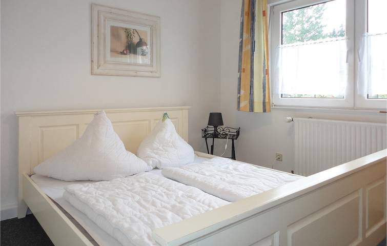 Gemütliches Apartment mit WiFi, Babybett, TV & Parkplatz, 2km zum Stadtzentrum in Faßberg, Naturpark Südheide