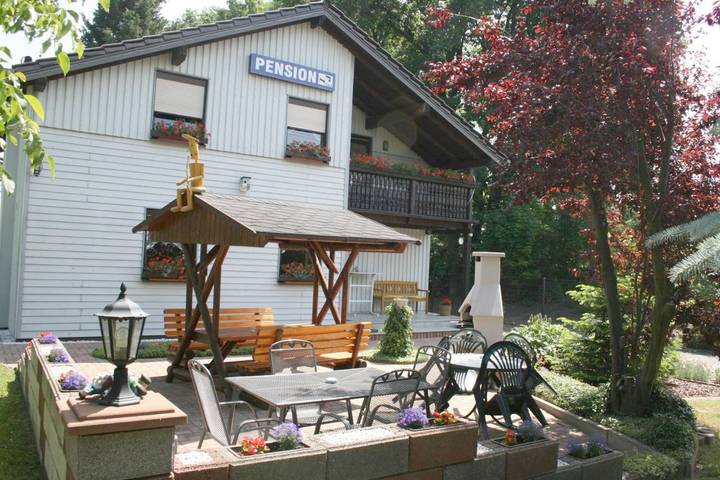 Ferienhaus für 3 Personen, mit Terrasse und Garten in Borna