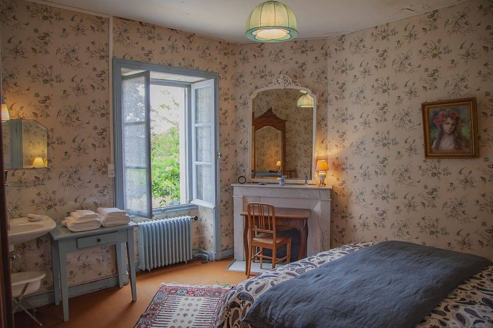 Magnifique maison avec son grand jardin et son étang privé in Busserolles, Parc naturel régional Périgord-Limousin