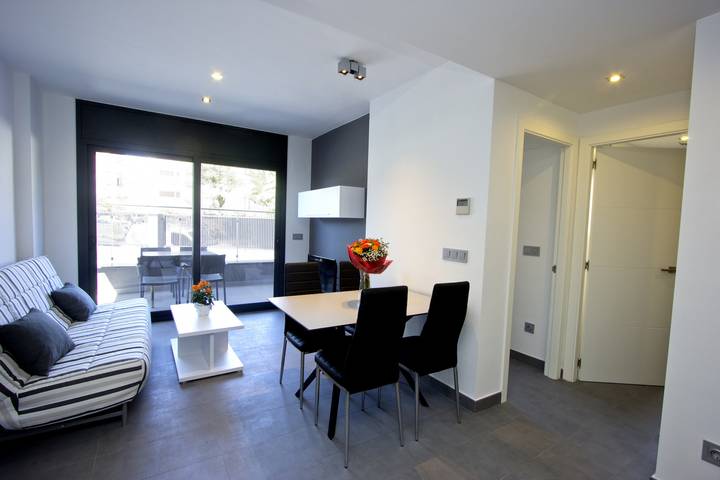 Vakantiewoning voor 4 personen, with Terras and Tuin as well as Zwembad in Roses