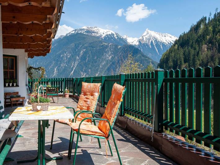 Ferienwohnung für 6 Personen, mit Balkon und Terrasse sowie Garten in Finkenberg