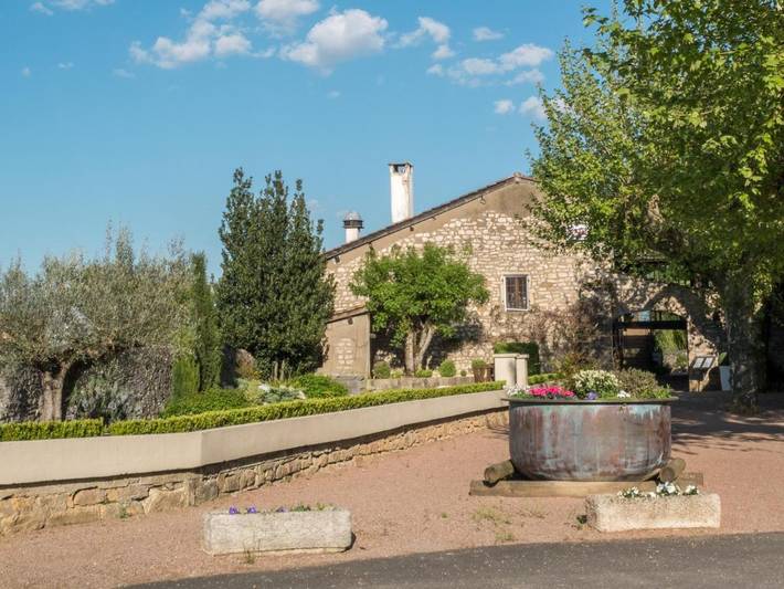 Hôtel pour 2 personnes, avec Terrasse ainsi que Jardin et Piscine à Sancé