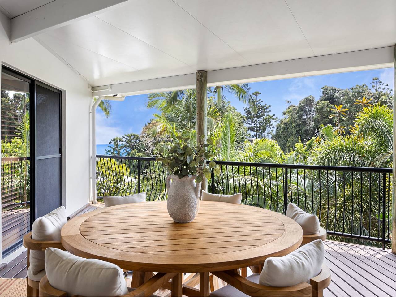 Ganze Wohnung, 4-Bett-Retreat am Strand mit Arbeitsecke und Aussicht in Coolum Beach, Sunshine Coast