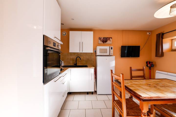 Petite maison "Gite Triskel" avec terrasse privée, jardin partagé et Wi-Fi in Cast, Région de Châteaulin