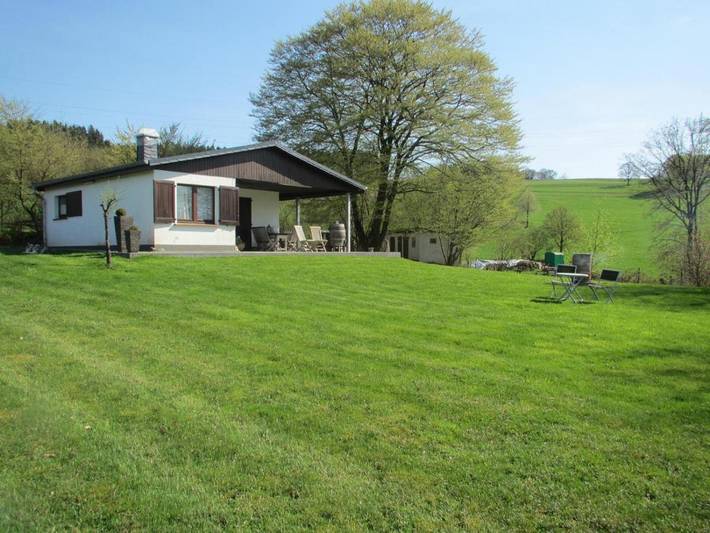 Ferienwohnung für 3 Personen, mit Balkon und Terrasse sowie Garten und Ausblick in Denklingen