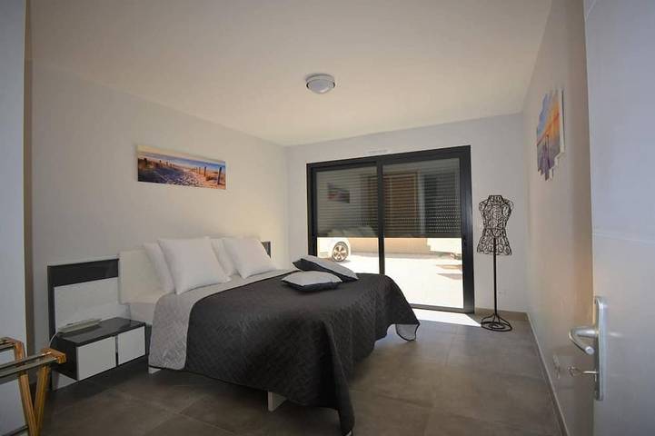 Villa mit Schwimmspa, 5 Min vom Zentrum, 4 Suiten, Klima, Haustiere erlaubt, privater Parkplatz in Ruoms, Ardèche