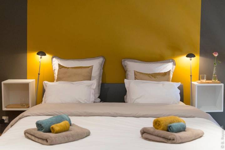 Chambre d’hôte pour 2 personnes, avec jardin ainsi que piscine et vue