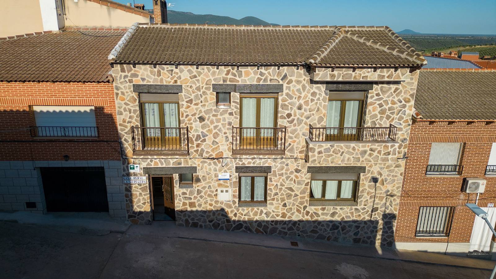 Ferienhaus 'La Cerecera' mit privater Terrasse, Wi-Fi und Klimaanlage in Los Navalucillos, Toledo Provinz