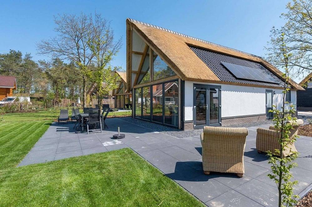 Luxuriöses Ferienhaus mit Reetdach für 6 Personen in Baarle-Nassau, Nordbrabant
