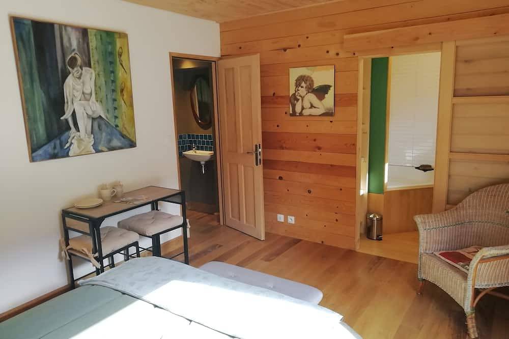 Separate room with terrace and summer kitchen in country house in Clelles, Parc naturel régional du Vercors