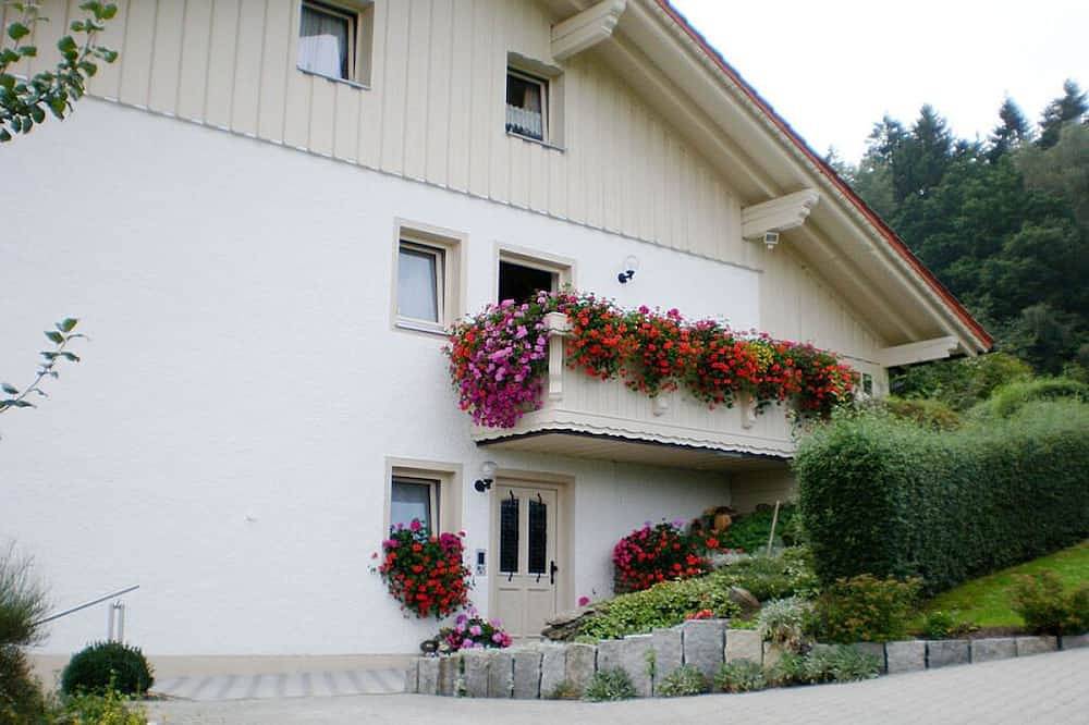 Apartment in Waldn für 7 mit Aussicht Von Belvilla in Prackenbach, Ostbayern
