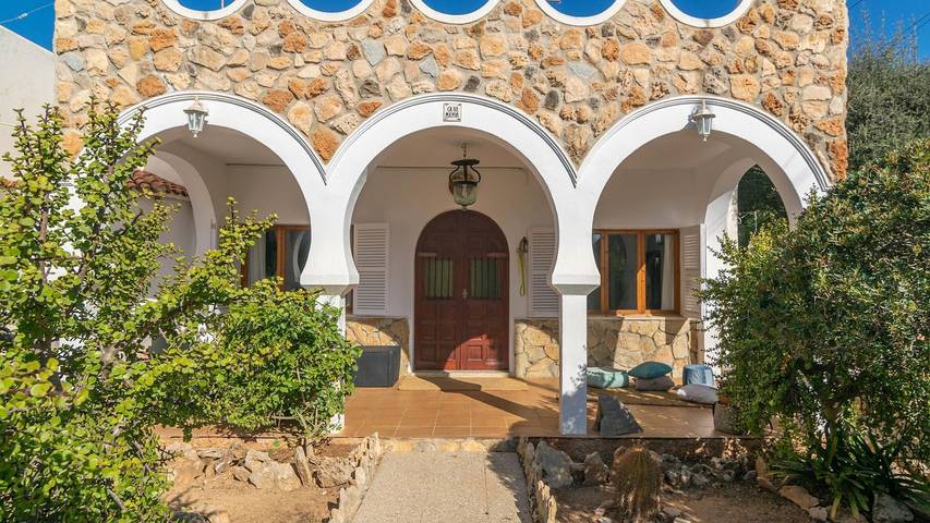 Ferienhaus für 8 Personen, mit Garten in Cala Llombards