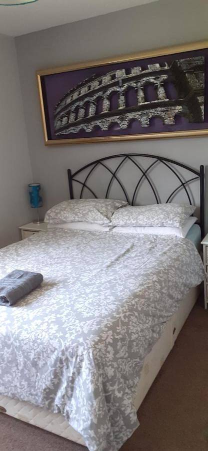 Entire holiday apartment, Budget Double Room in Shepton Mallet, Somerset