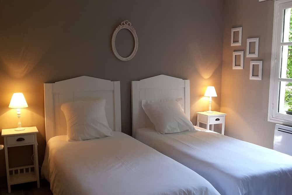 Cheverny Gîte des Glycines 4 personas (2 habitaciones) con jardín cerrado in Cour-Cheverny, Sologne