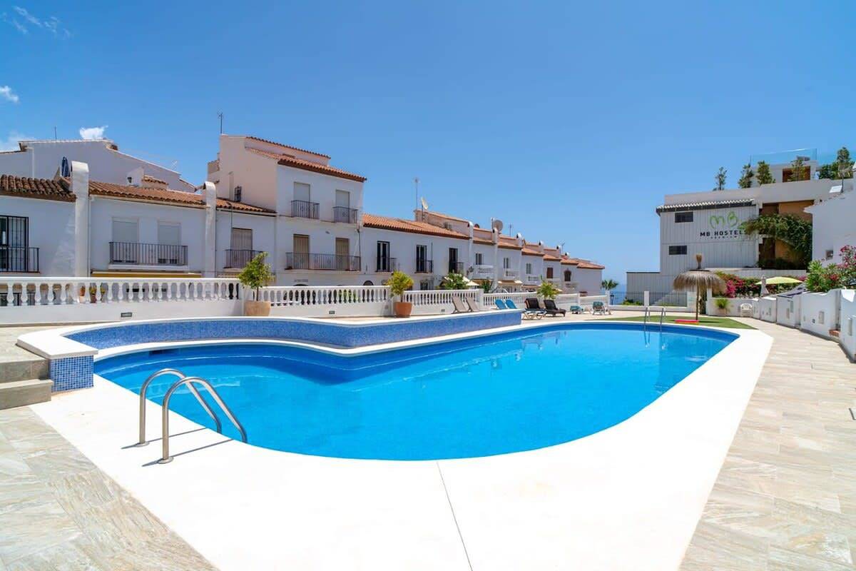 Holiday Home for 8 People in Playa de Burriana, Nerja