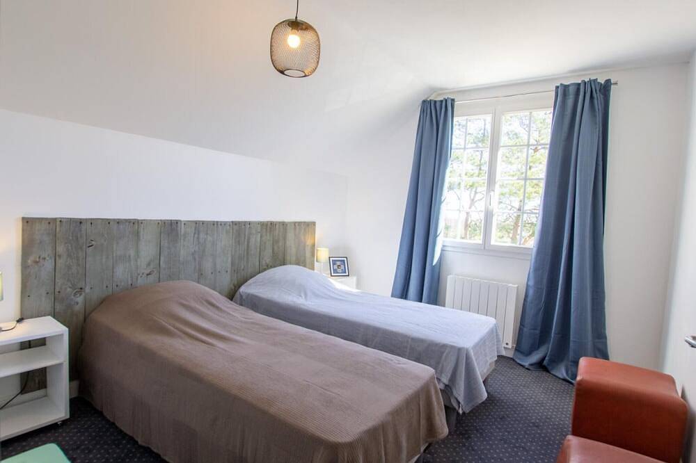 House on 8 hectares, hiking, shared pool in Montpon-Ménestérol, Périgord