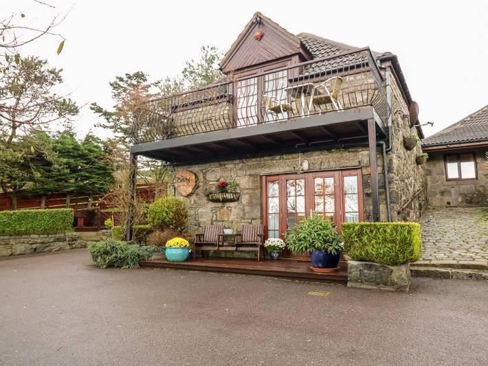 Log cabin for 4 people, with Balcony and Garden in Aberdeenshire