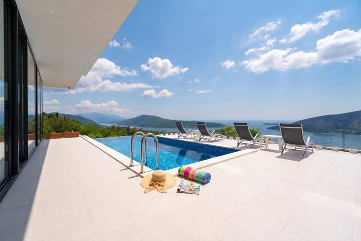 Villa für 8 Personen, mit Terrasse und Meerblick sowie Pool, mit Haustier in Montenegro - 2