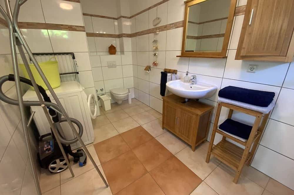 Ganze Wohnung, Moderne Fewo in großzügiger Villa, 3.000 qm Grundstück, Südhang, Wald, Wifi in Wilhelmshorst, Michendorf