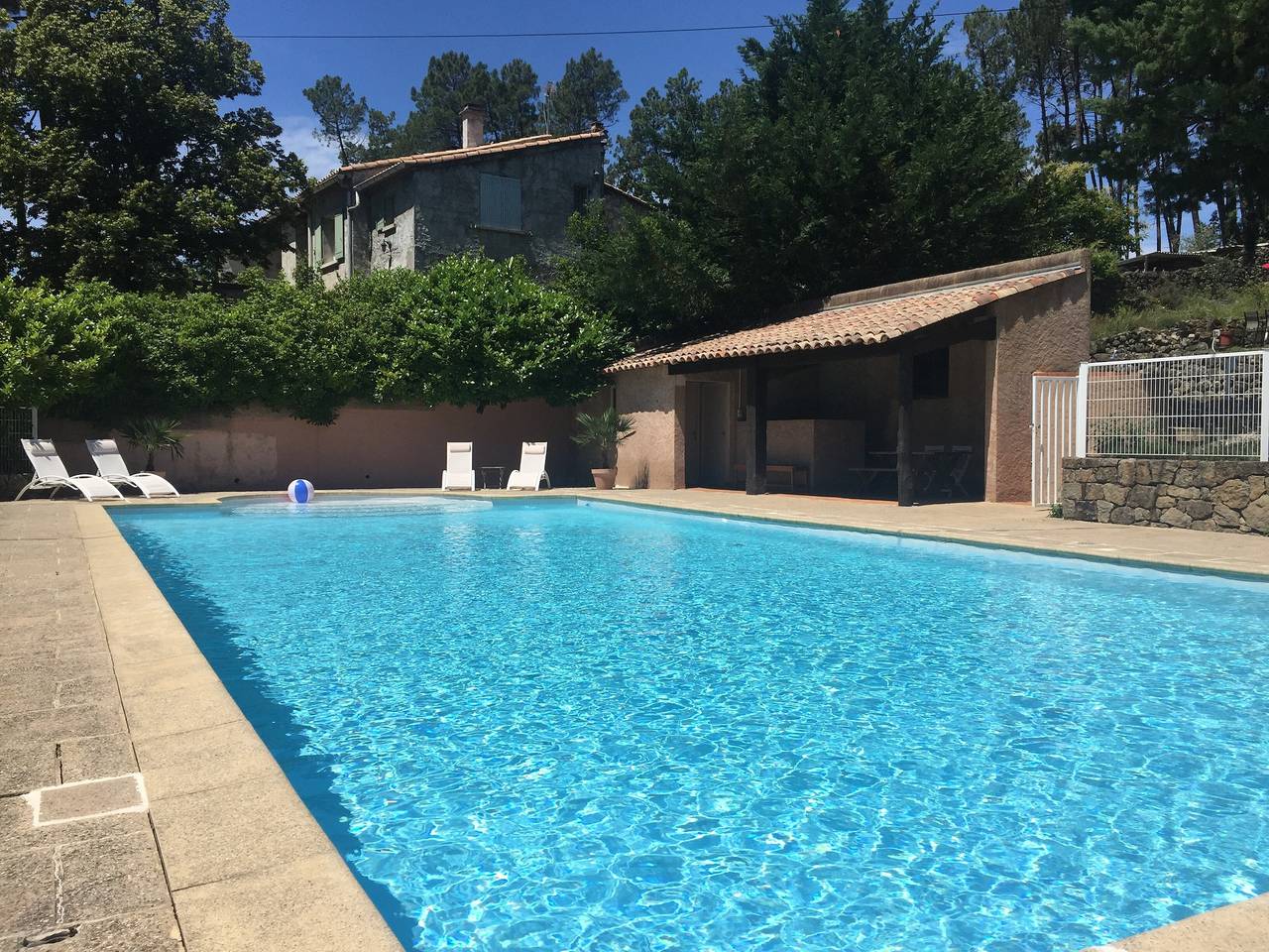 Villa Oléandre mit großem Privatpool, Chassiers Ardèche in Chassiers, Parc naturel régional des Monts d'Ardèche