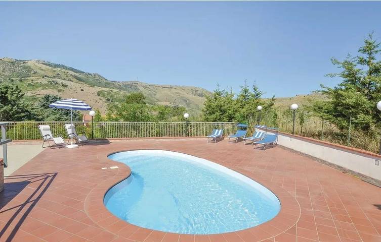 Casa vacanza per 10 persone, con piscina e terrazza a Monreale