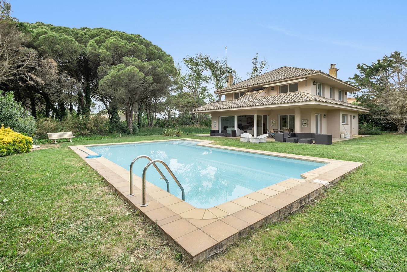Villa mit Pool direkt am Golfplatz in Pals, Costa Brava