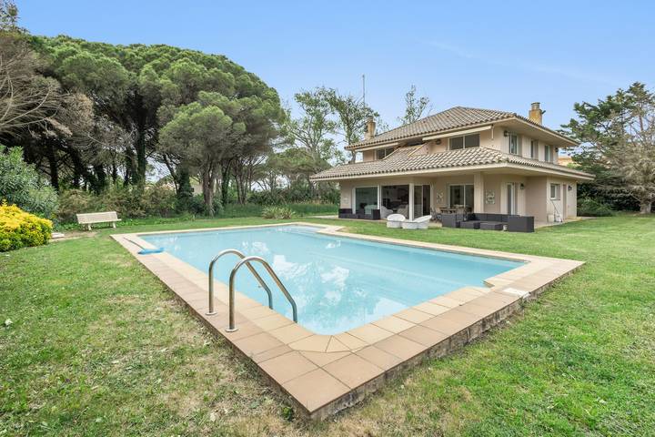 Villa mit Pool direkt am Golfplatz in Pals, Costa Brava