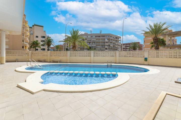 Geheel vakantieappartement, Vakantieappartement voor 5 personen met terras in Platja de Daimús (Daimús), Daimús