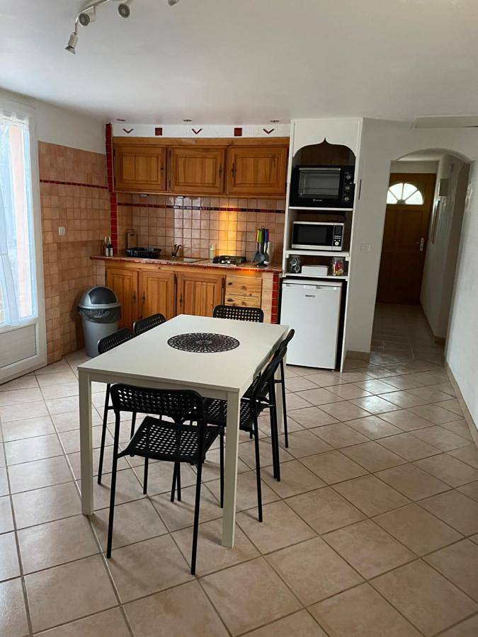 Location de vacances pour 7 personnes, avec jardin à Régusse - 2