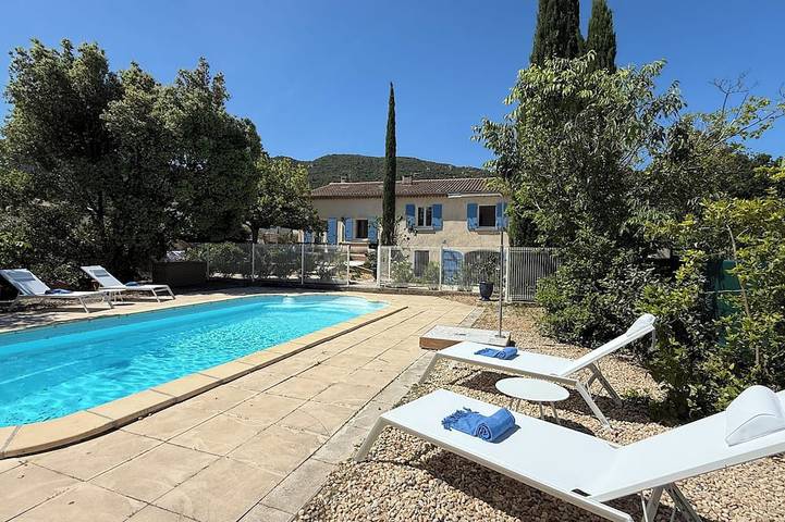 Chalet para 8 personas, con jardín además de terraza y piscina - 1
