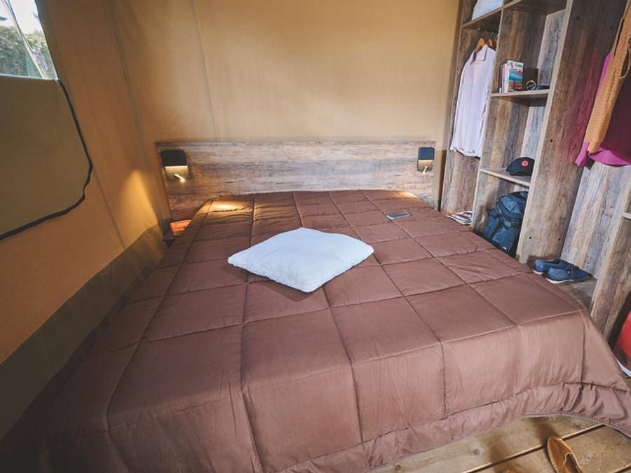 Camping Le Verger De Jastres - Canvas and wooden tent 5 persons - Lodge tent Kenya on stilts in Aubenas, Ardèche