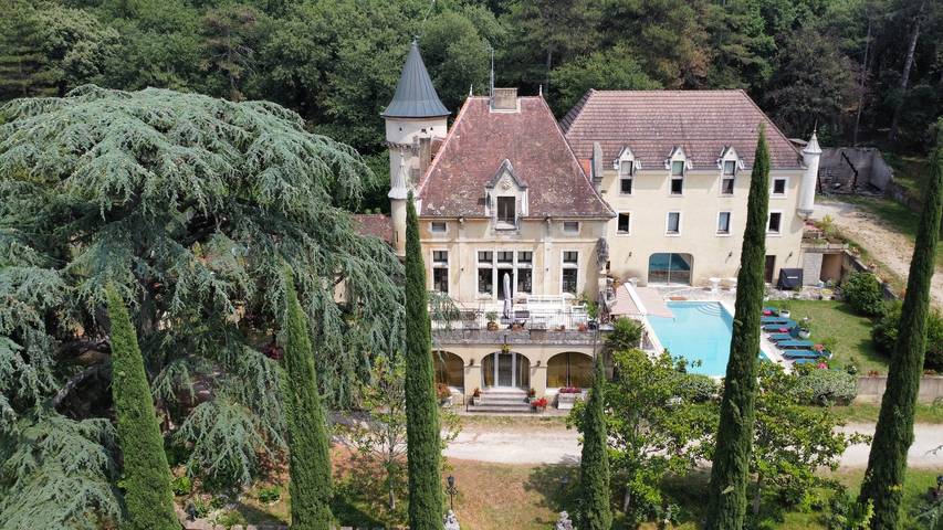 Bed and Breakfast 'Chambre Boudoir' with Wi-Fi in Montélimar, Nyons region