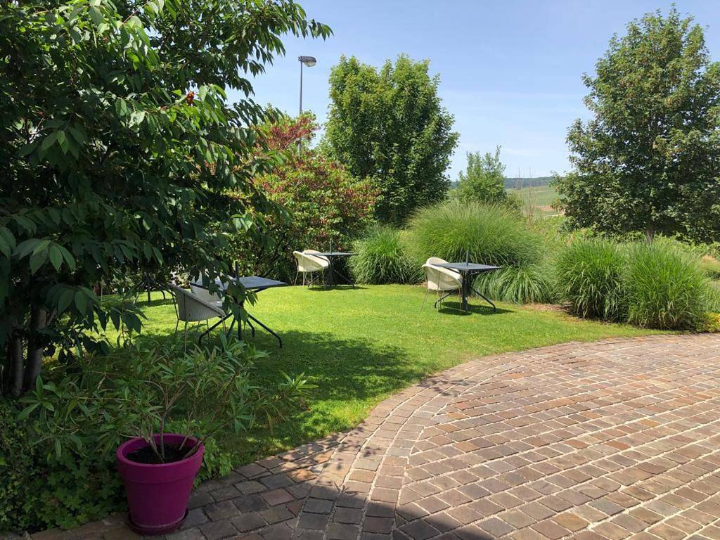 Hôtel Restaurant Les Grains d'Argent Dizy - Epernay in Dizy, Parc naturel régional de la Montagne de Reims