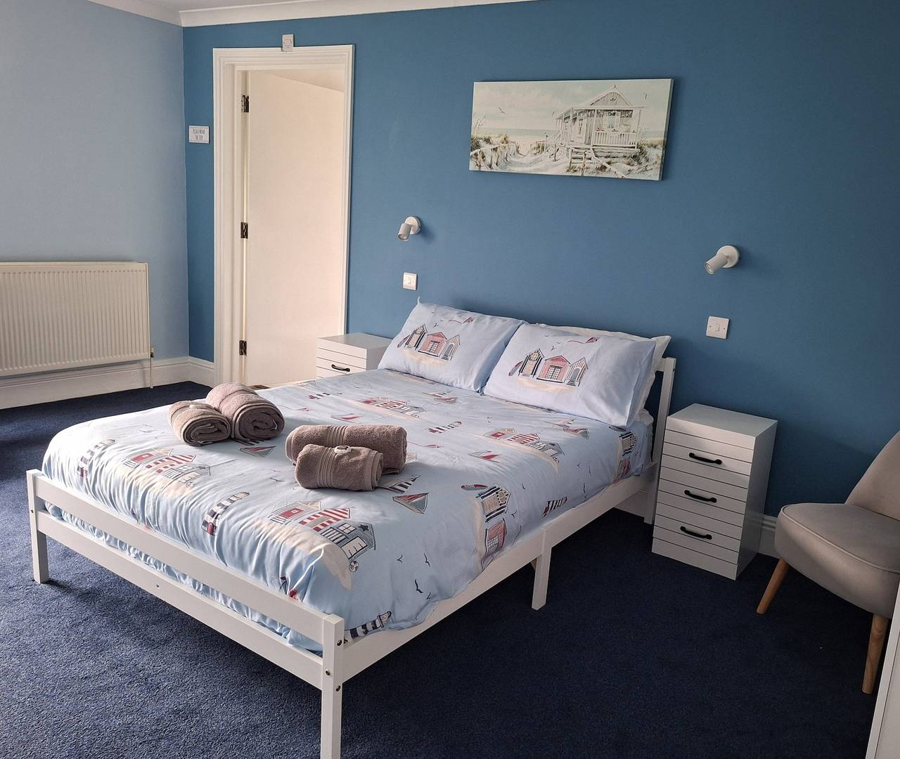 Doppelzimmer mit eigenem Bad und Blick auf die Landschaft in Alfold, Surrey