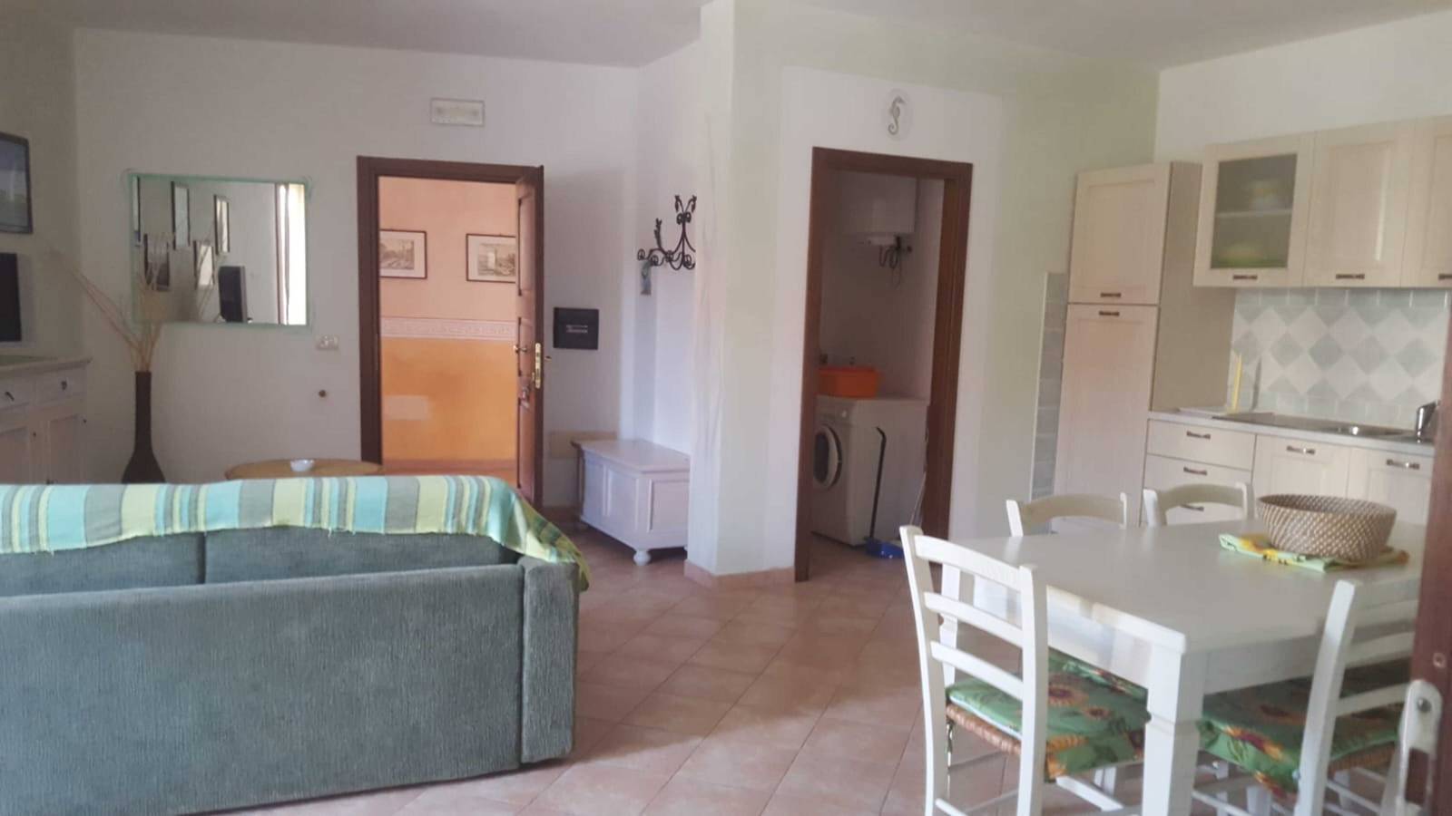 Appartamento intero, Appartamento "Cavalluccio 2 La Maddalena" con terrazza condivisa, Wi-Fi e A/C in Parco Nazionale dell'Arcipelago di La Maddalena, Isola della Maddalena