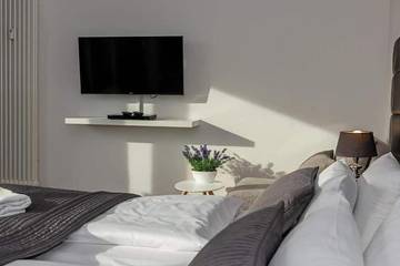 Vacation Rental for 8 Guests in Berlin Innenstadt, Berlin, Picture 3