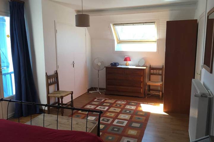 Stunning views of the Pyrenees, large secluded garden & private heated pool in Ogeu-les-Bains, Béarn