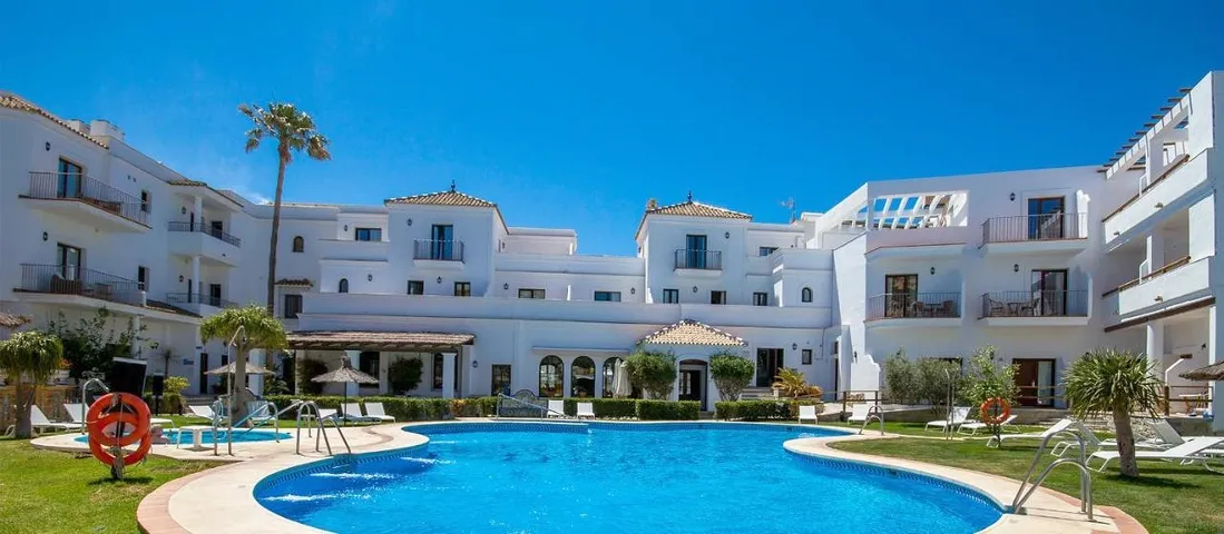 Hotel per 2 persone, con balcone e idromassaggio nonché giardino e piscina - 1
