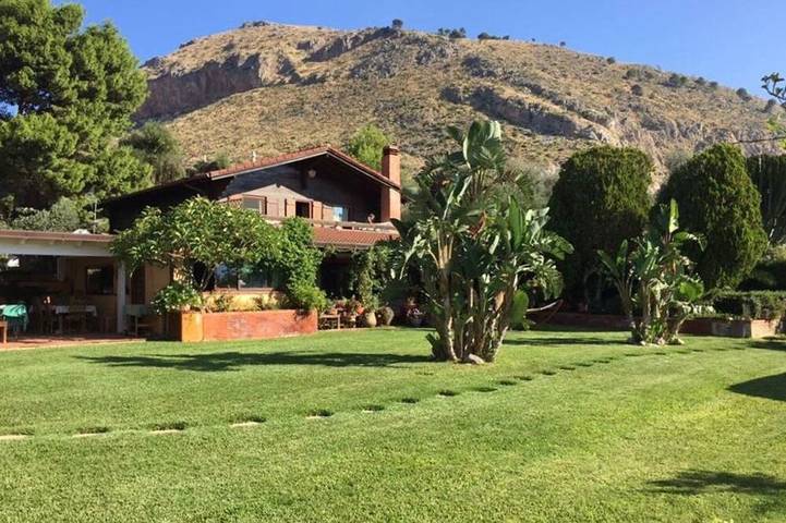 Villa für 6 Personen, mit Balkon und Garten sowie Pool