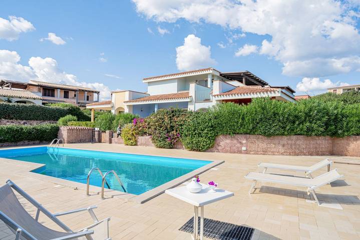 Gîte pour 4 personnes, avec balcon/terrasse et piscine à Monte Petrosu - 3