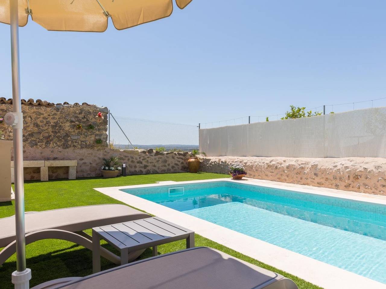 Casa del Sol - Beautiful town house with pool and views of the countryside in Búger, Majorca Center