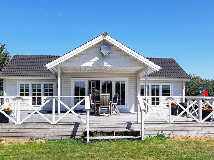 Ferienhaus für 7 Personen, mit Whirlpool und Terrasse in Knud Strand