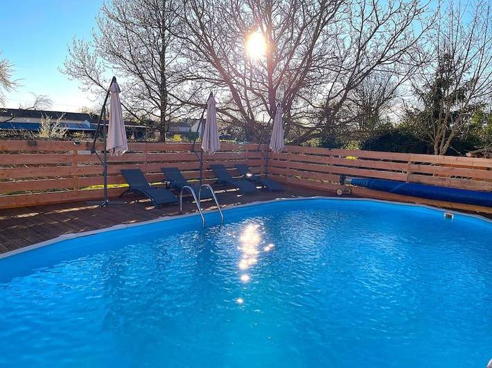 Gîte pour 12 personnes, avec piscine et jardin, animaux acceptés à Melleran