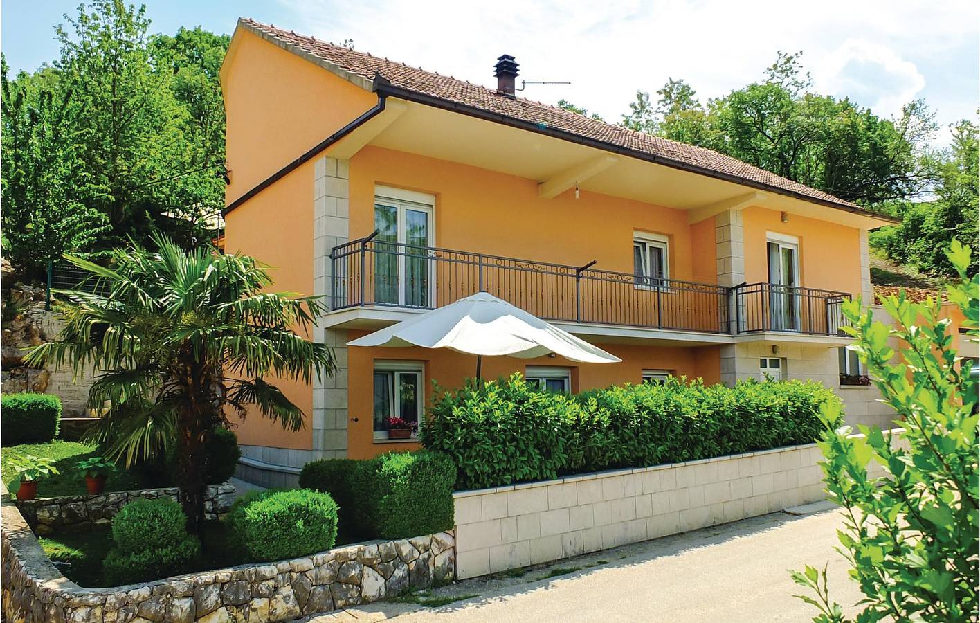 Charmante 200 m² große Wohnung mit Pool und Terrasse, 1,5 km vom Fluss entfernt in Imotski, Makarska Riviera