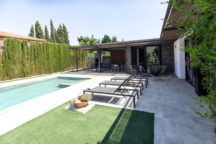 Chalet para 6 personas, con Terraza además de Jardín y Piscina en El Valle