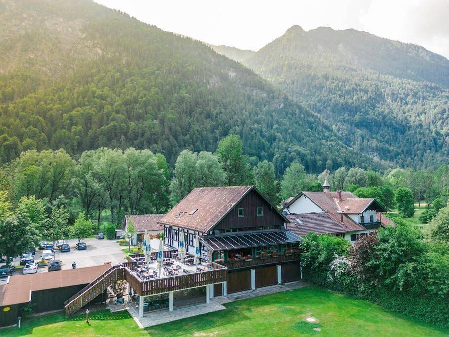 Five-Bedroom House in Oberau, Bayerische Alpen