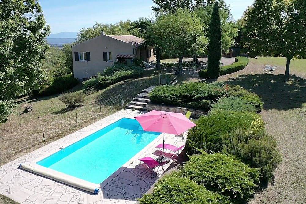 Maison à Forcalquier, Luberon, grand terrain, piscine et vue panoramique jeux in Forcalquier, Parc naturel régional du Luberon
